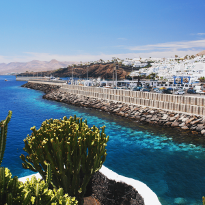 Special offer on a holiday to Lanzarote and staying at the Cinqo Plaza Apartments